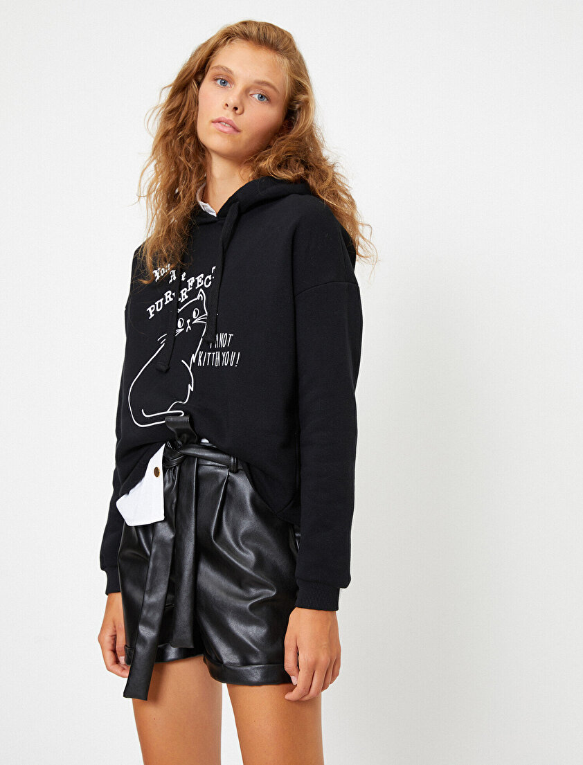 Kapüşonlu Yazılı Baskılı Uzun Kollu Sweatshirt