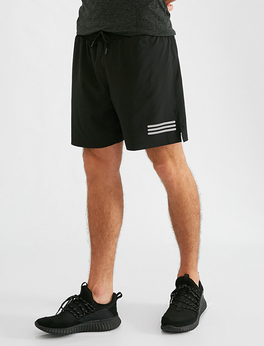 Şerit Detaylı Şort