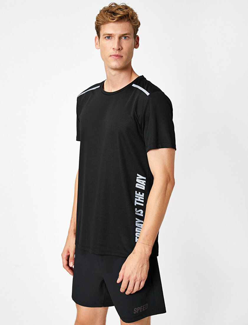 Bisiklet Yaka Kısa Kollu Reflektörlü Slogan Baskılı Tişört