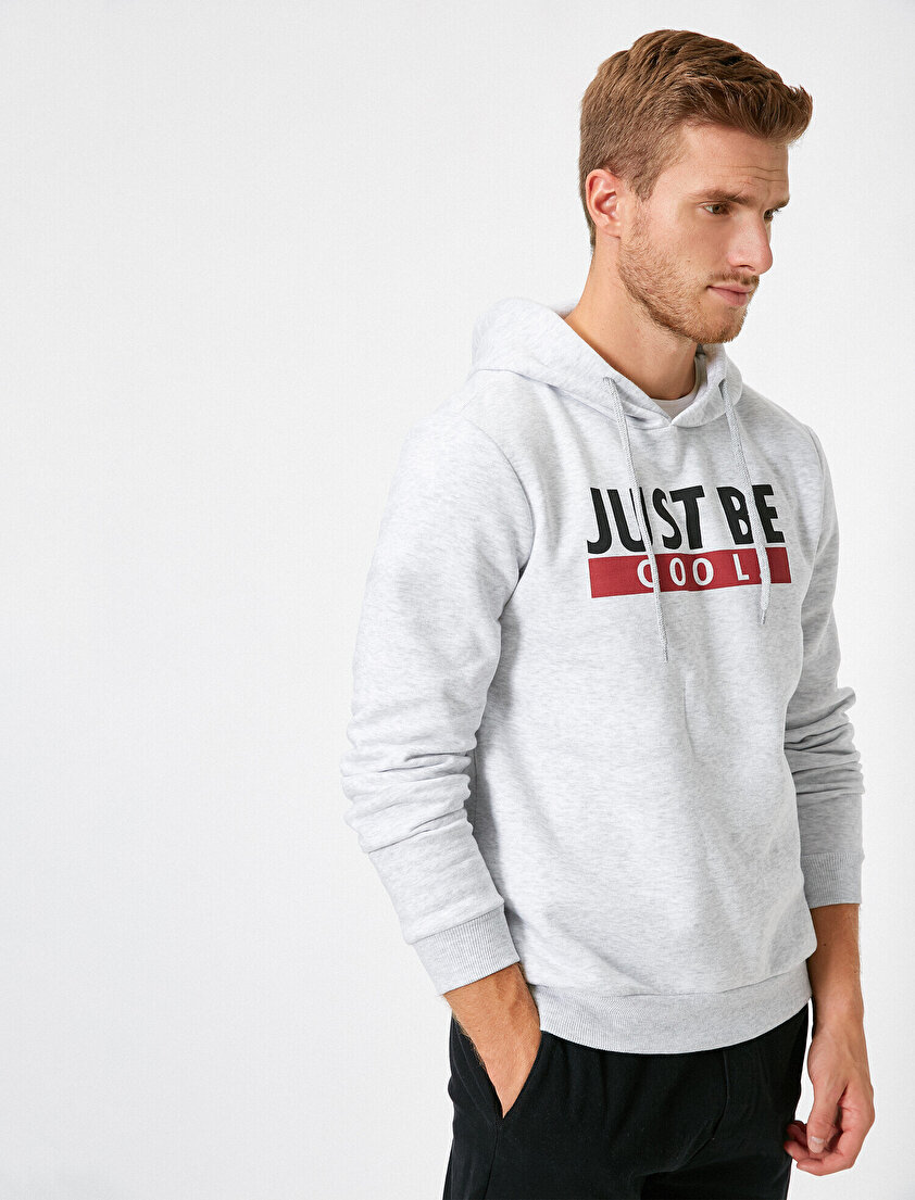 Uzun Kollu Slogan Baskılı Kapüşonlu Sweatshirt
