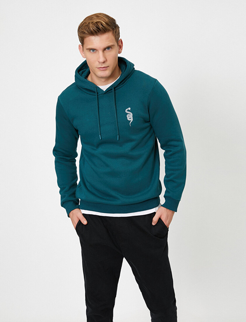 Kapüşonlu Yazılı Baskılı Uzun Kollu Sweatshirt