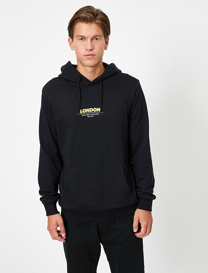 Kapüşonlu Sırtı Yazılı Baskılı Uzun Kollu Sweatshirt