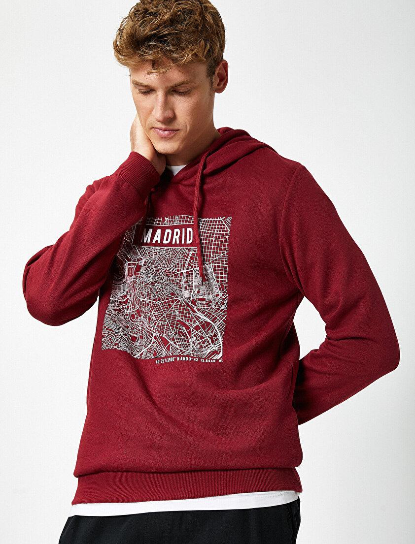 Uzun Kollu Kapüşonlu Baskılı Sweatshirt