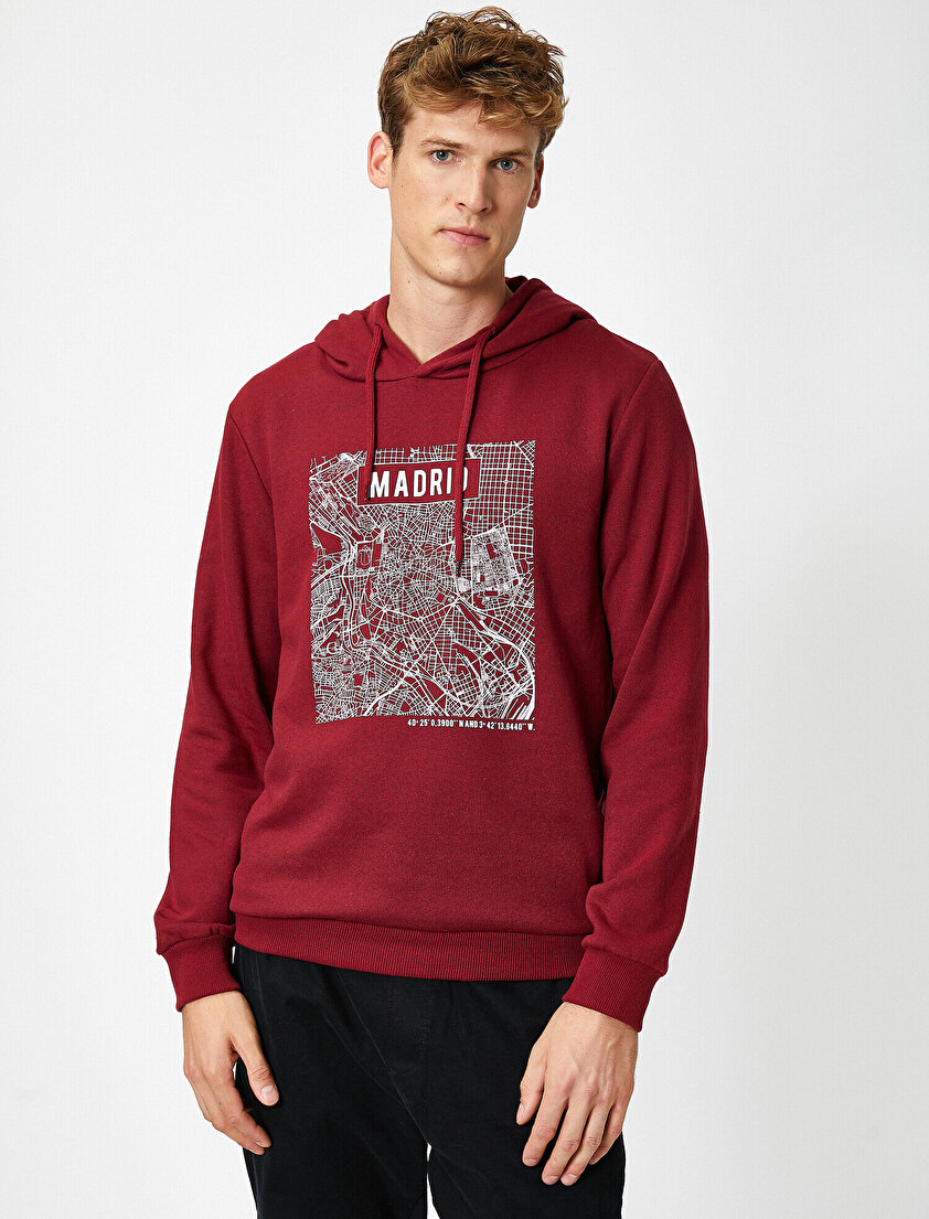 Uzun Kollu Kapüşonlu Baskılı Sweatshirt