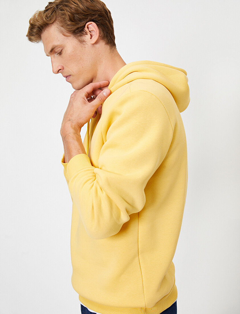 Uzun Kollu Kapüşonlu Sweatshirt