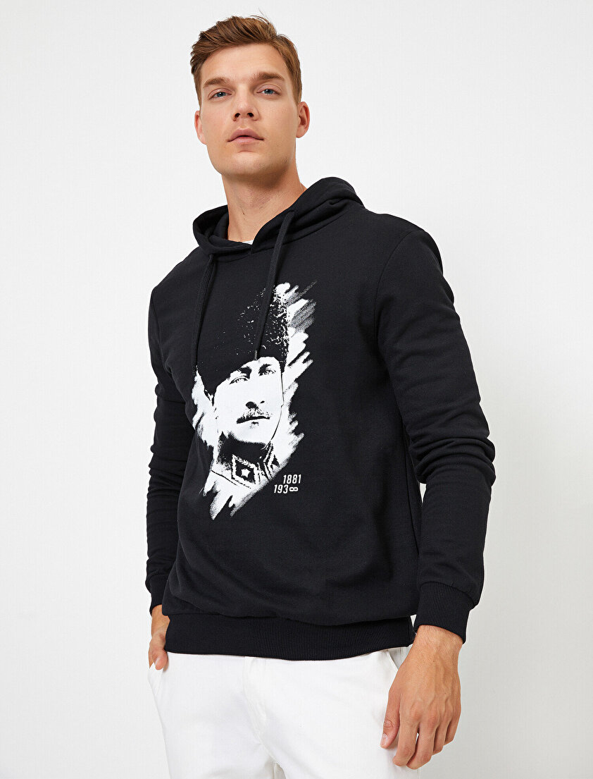  Atatürk Baskılı Kapüşonlu Sweatshirt