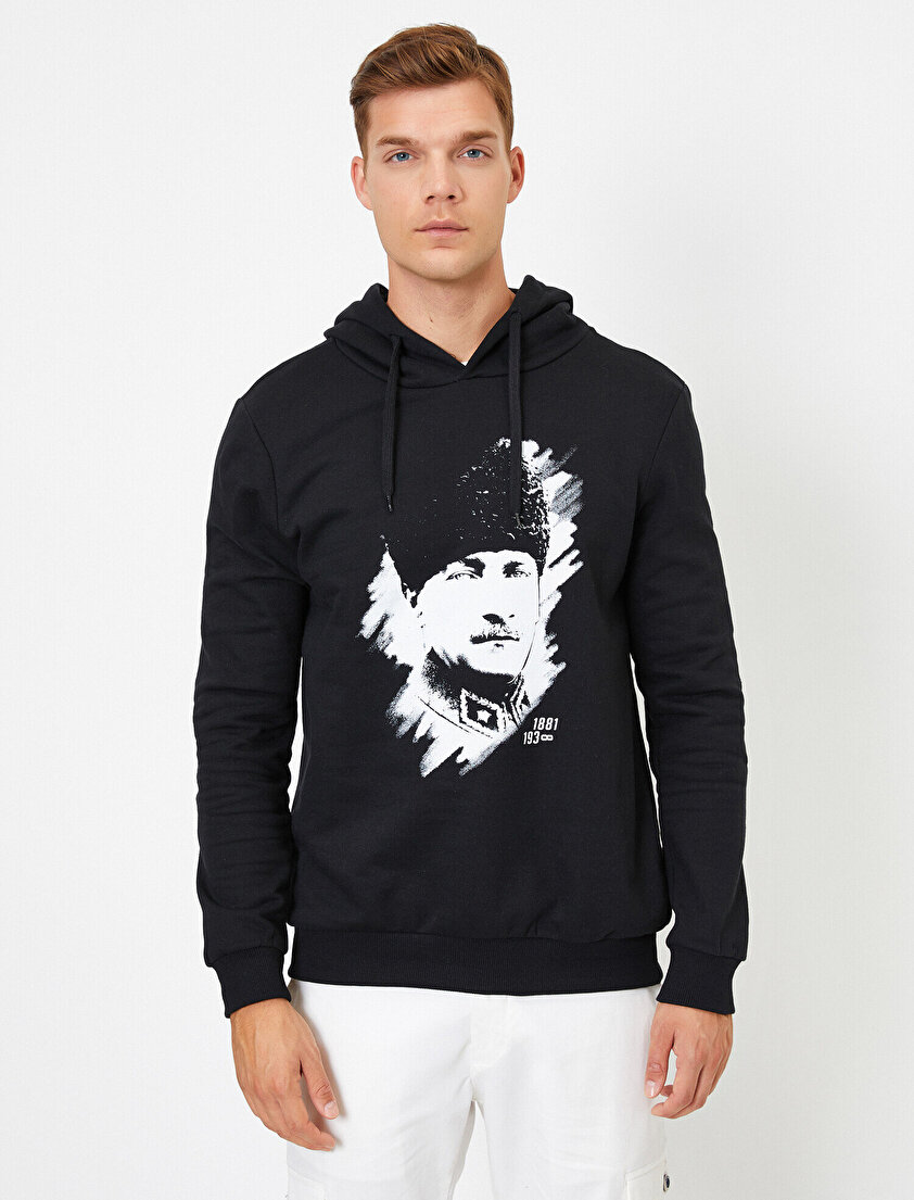  Atatürk Baskılı Kapüşonlu Sweatshirt