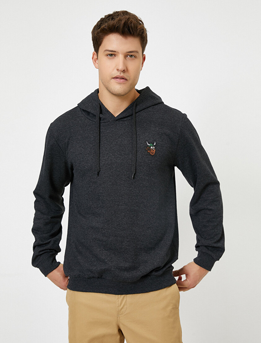Kapüşonlu Nakış İşlemeli Sweatshirt