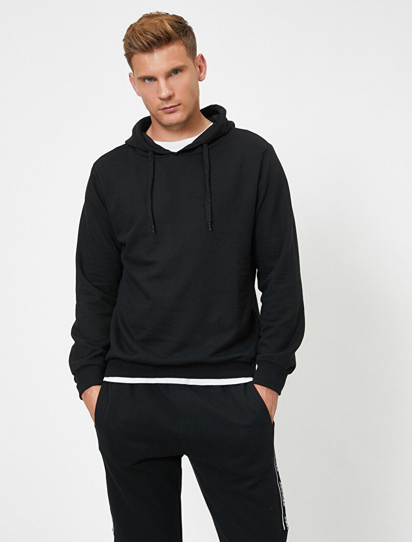 Uzun Kollu Kapüşonlu Sweatshirt
