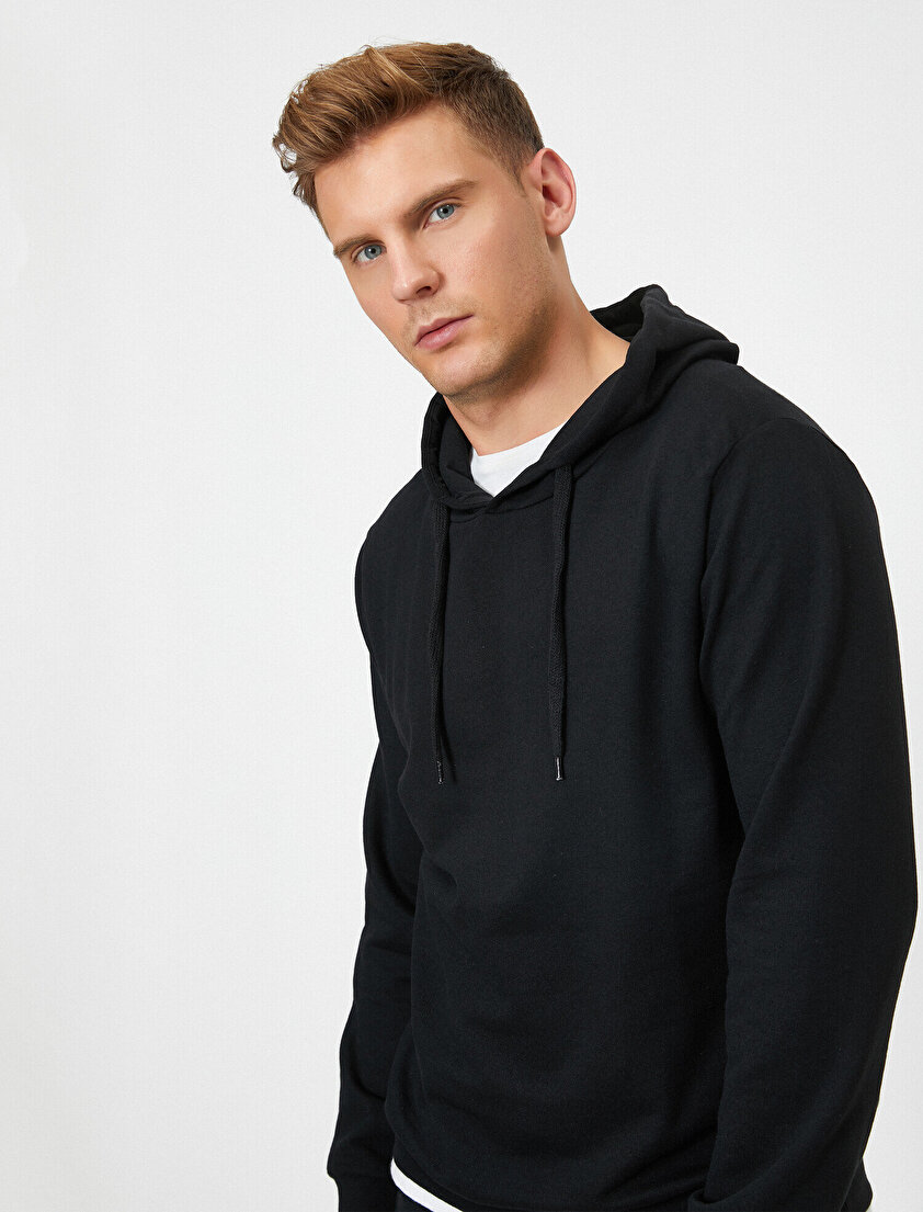 Uzun Kollu Kapüşonlu Sweatshirt