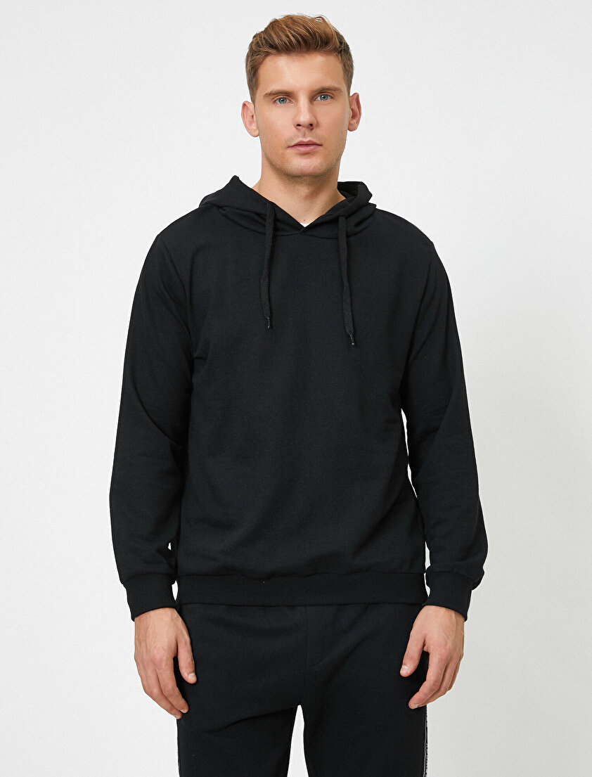 Uzun Kollu Kapüşonlu Sweatshirt