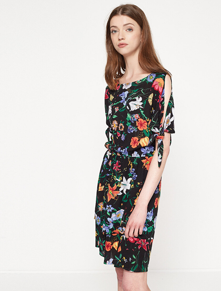 Çiçekli Elbise