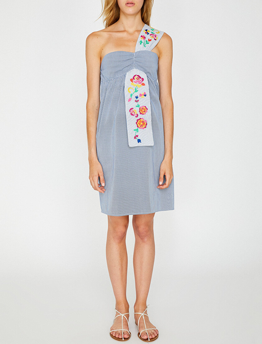 Nakış Detaylı Elbise