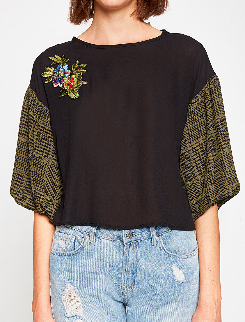 İşlemeli Bluz