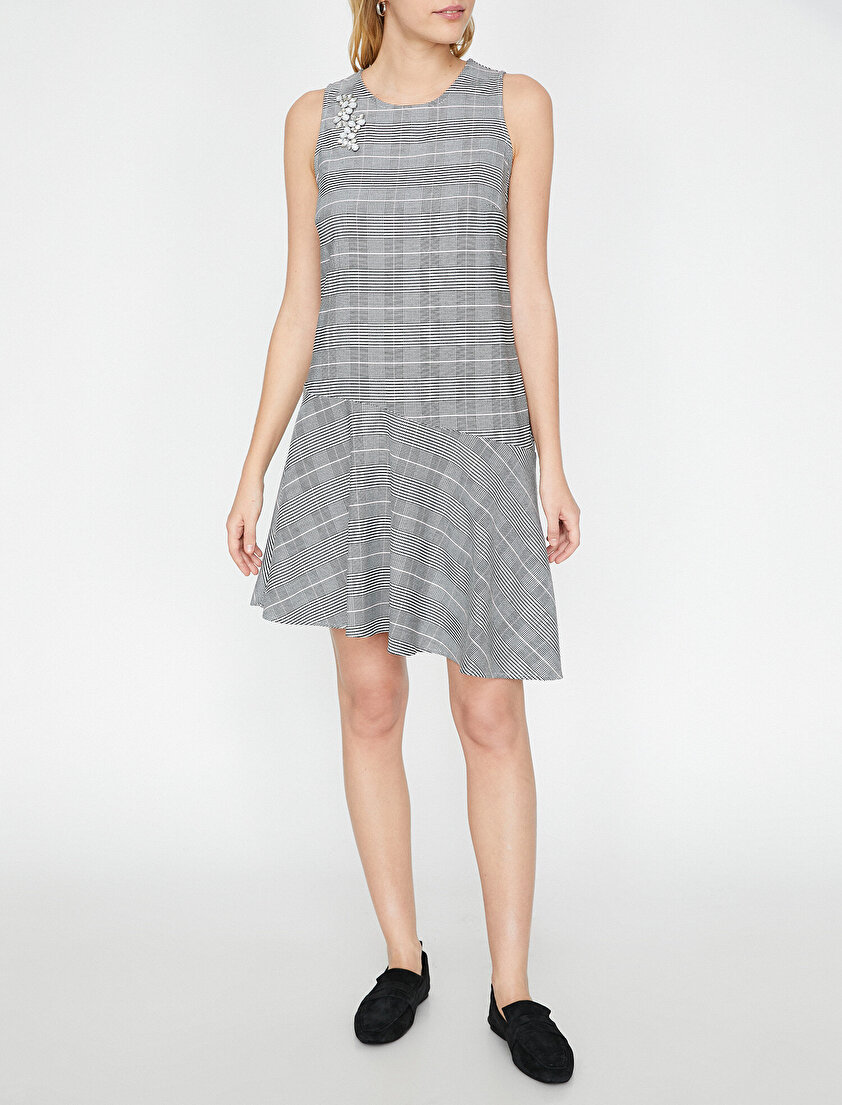 Taş Detaylı Elbise