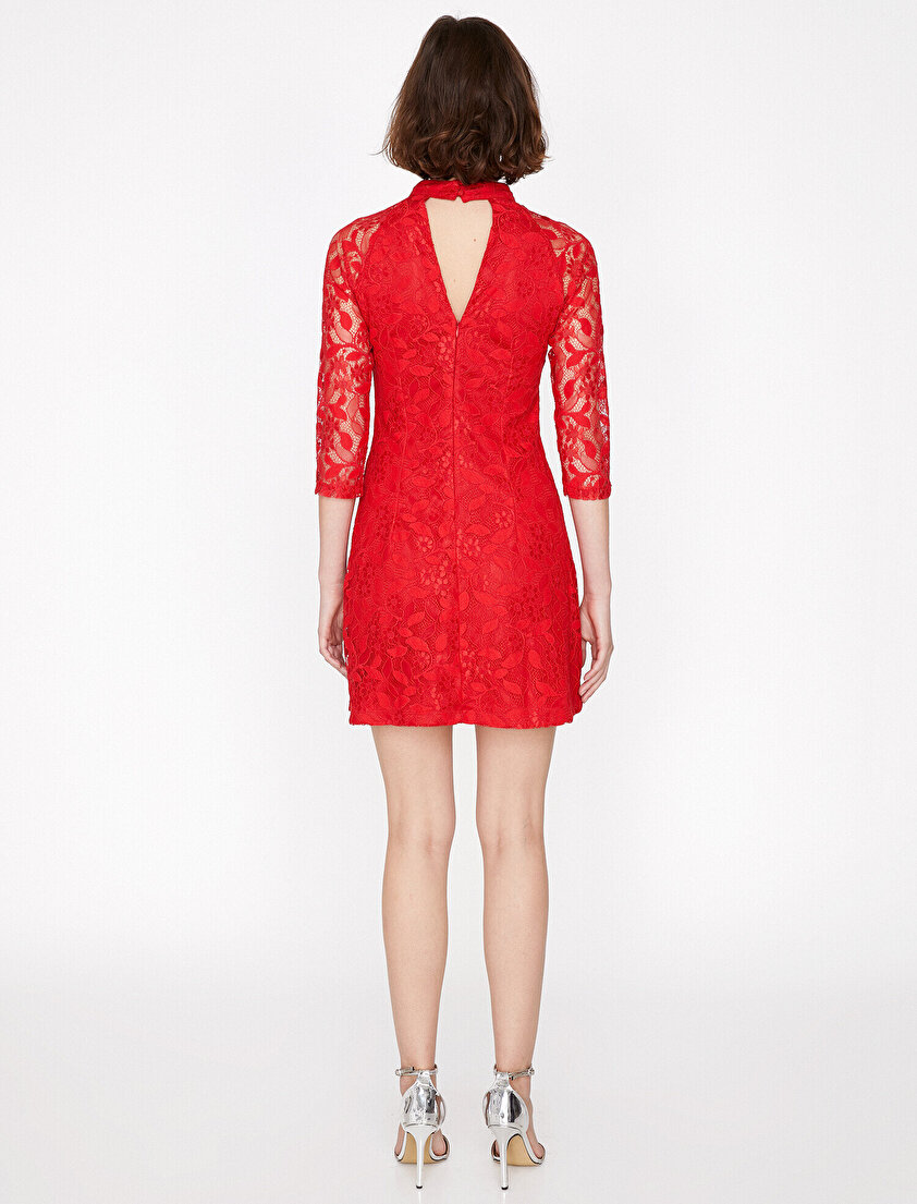 Dantel Detaylı Elbise