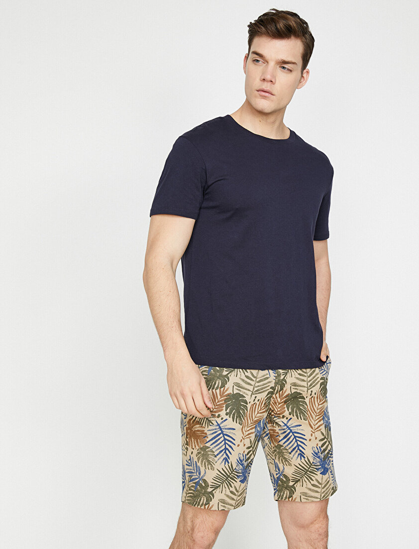 Cep Detaylı Yaprak Desenli Slim Fit Şort