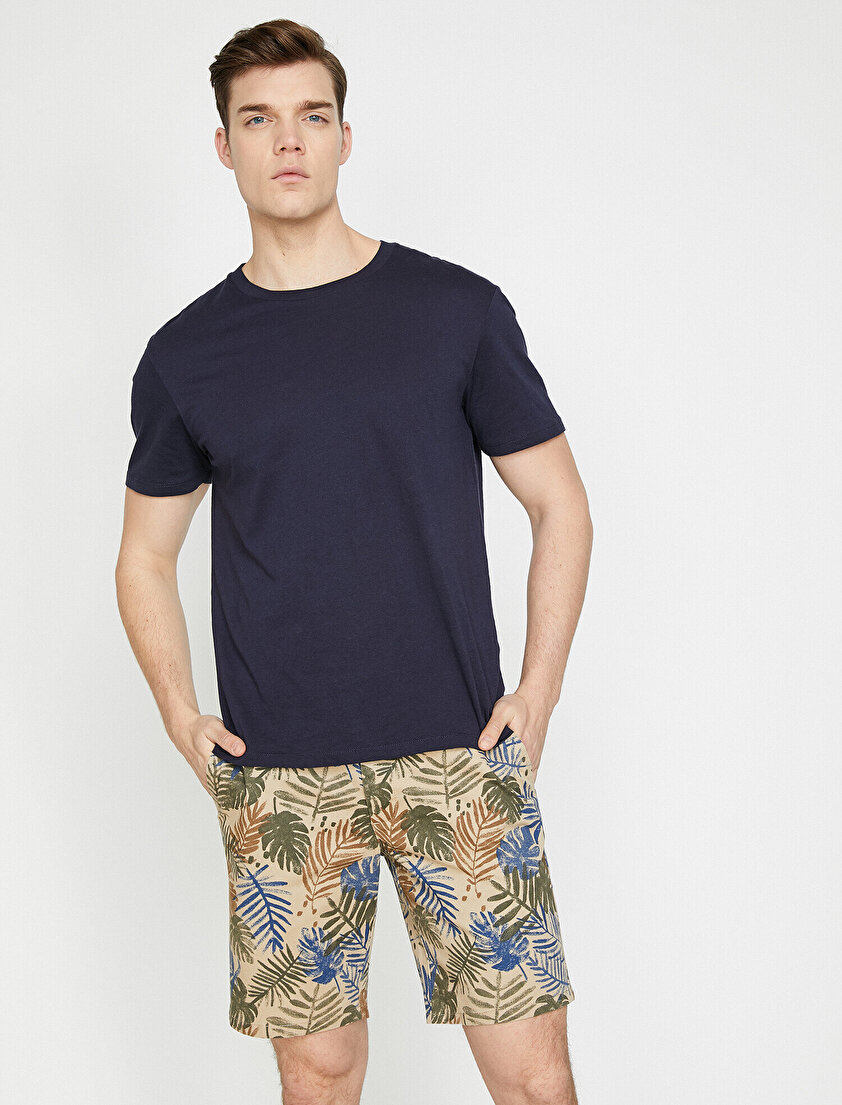 Cep Detaylı Yaprak Desenli Slim Fit Şort