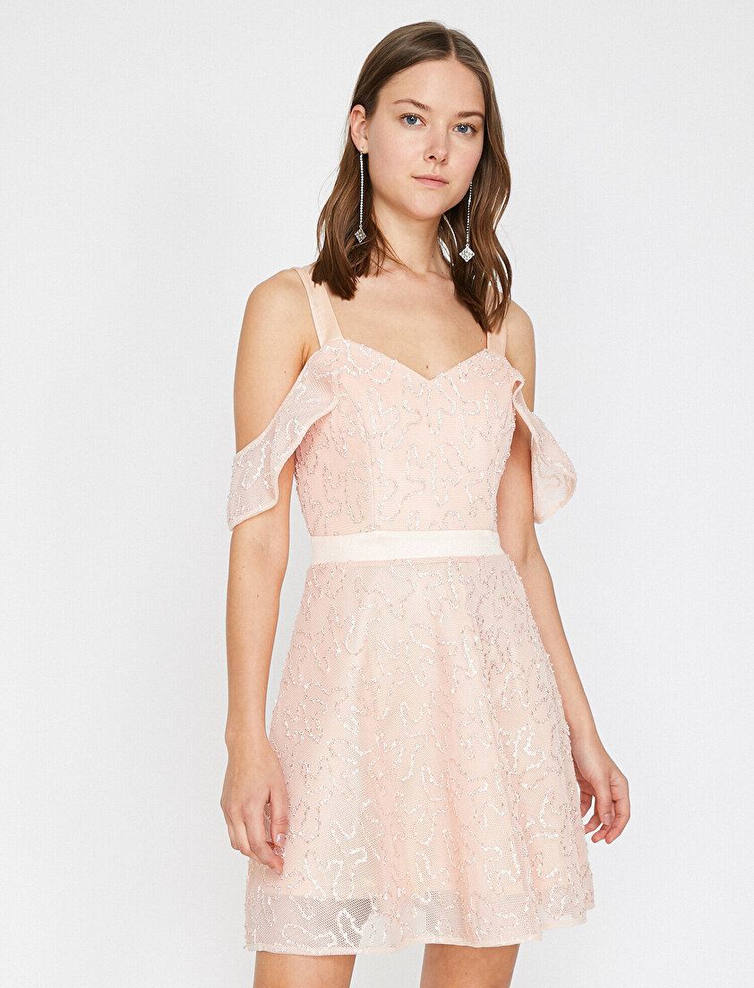 Omuz Detaylı Elbise