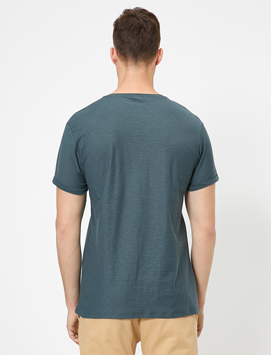 Round Neck Pocket Detailed T-Shirt