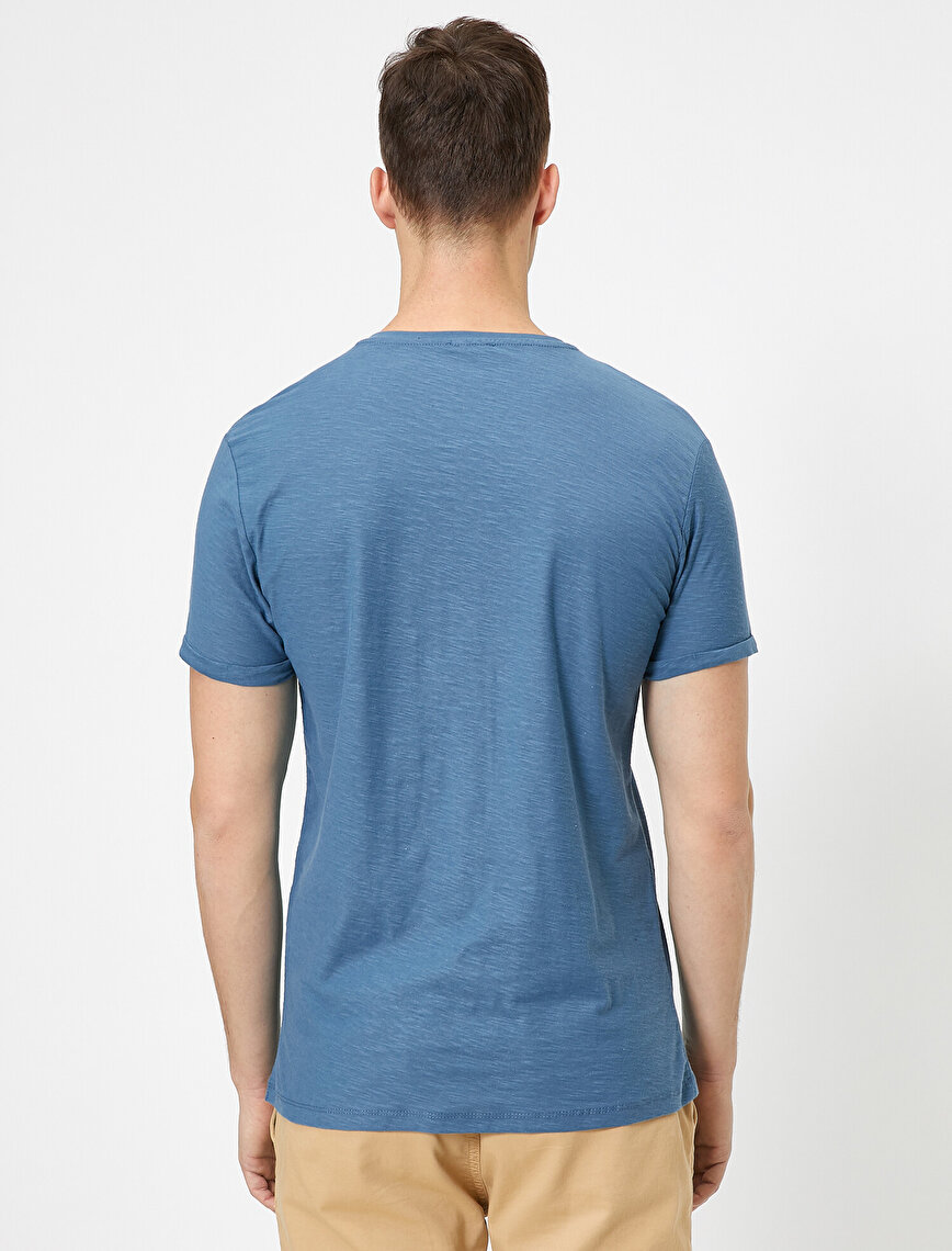 Round Neck Pocket Detailed T-Shirt