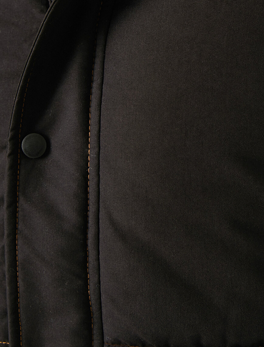 Stand Neck Pocket Detailed Zipper Detailed Vest