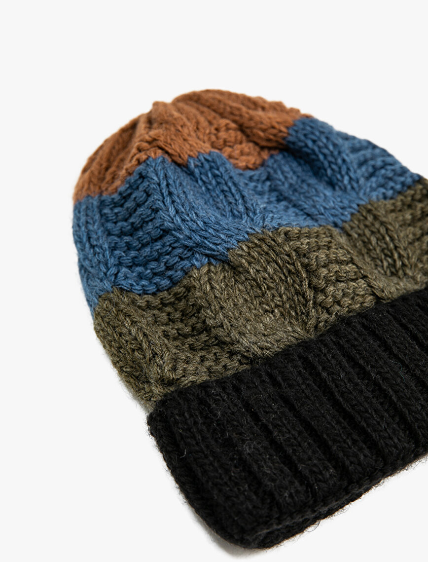 Cable Knitted Color Block Beanie
