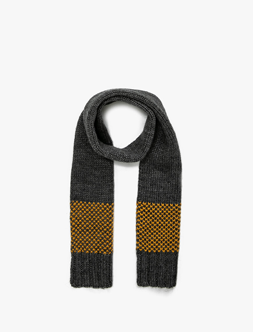 Patterned Kinitted Scarf Set