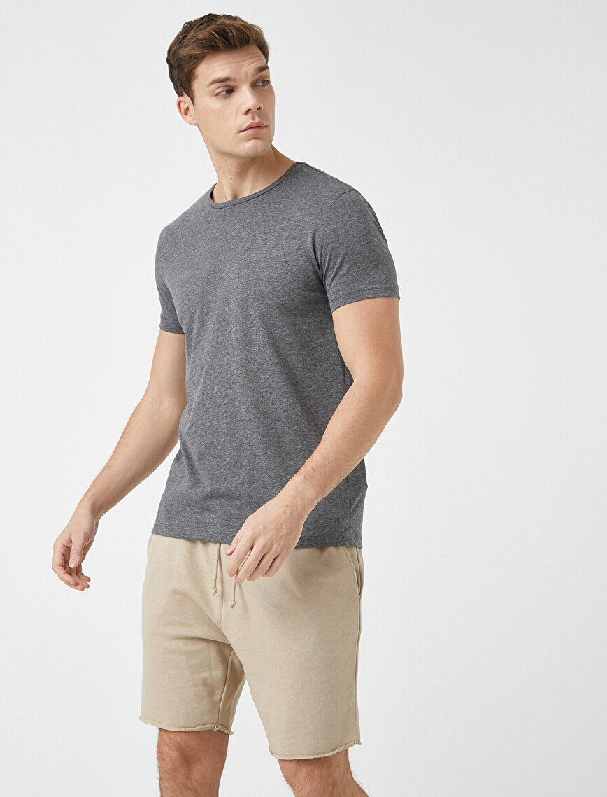 khaki shorts and t shirt