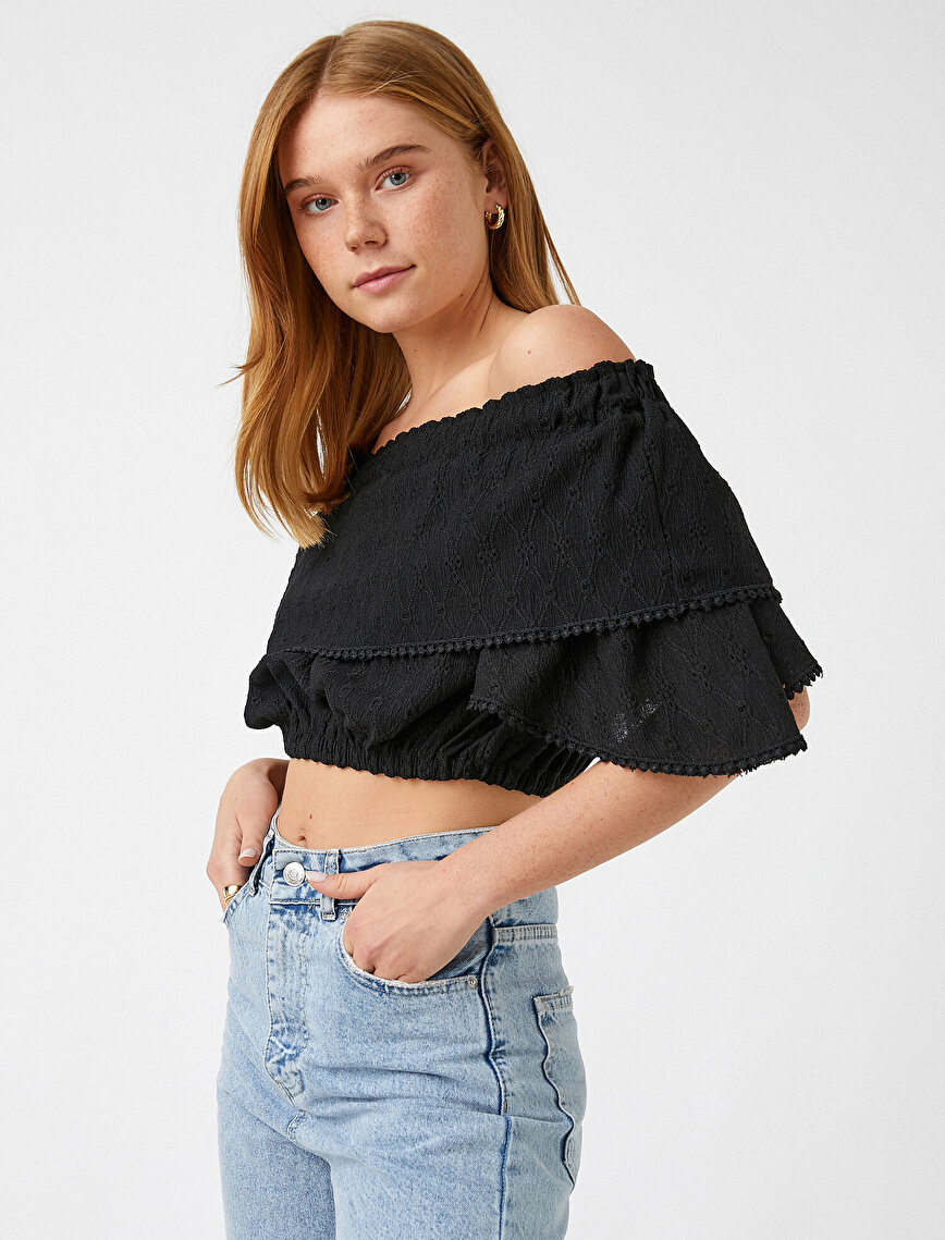 Off The Shoulder Ruffle Lace Detailed T-Shirt