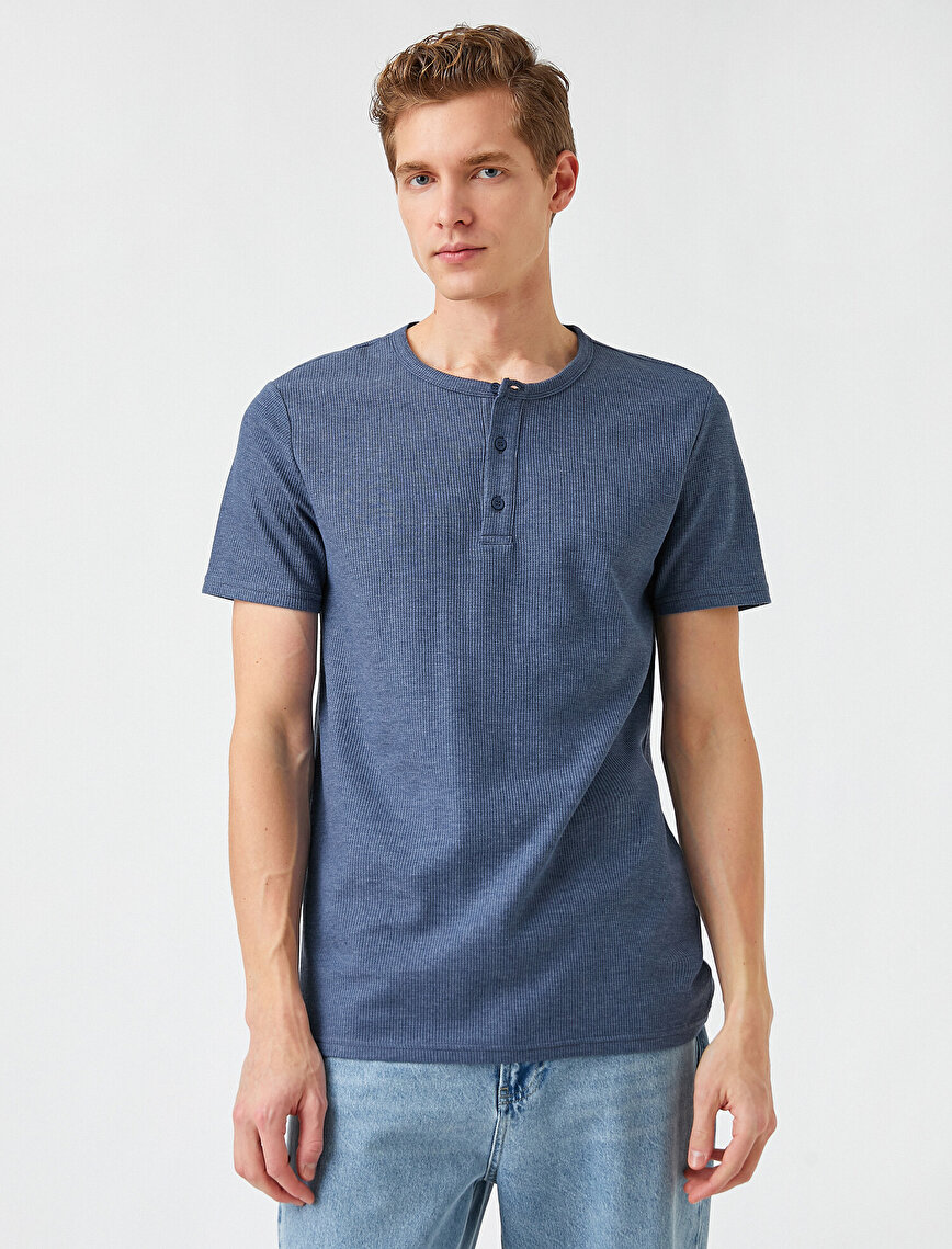 Yakası Düğmeli Pike Basic T-Shirt