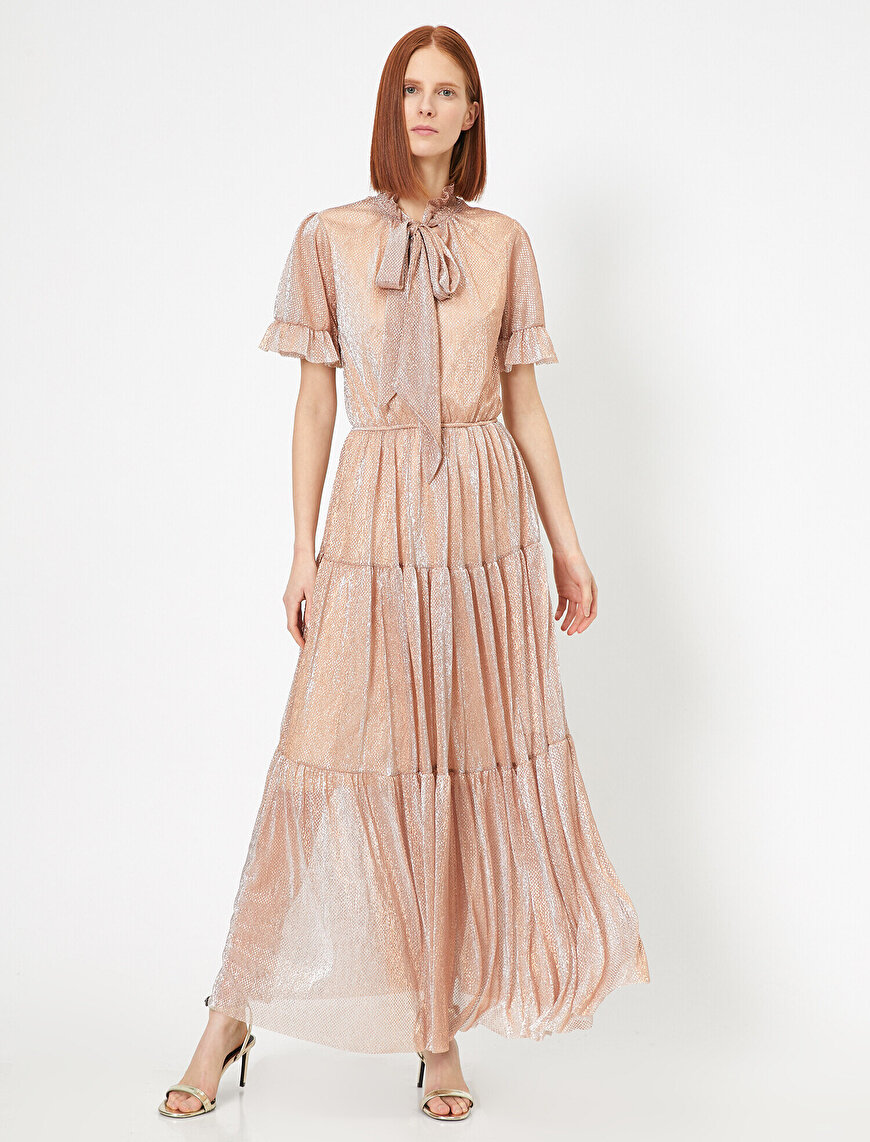 Metalik Desenli Tül Bel BüzgülüVolanlı Kısa Kollu Uzun Elbise