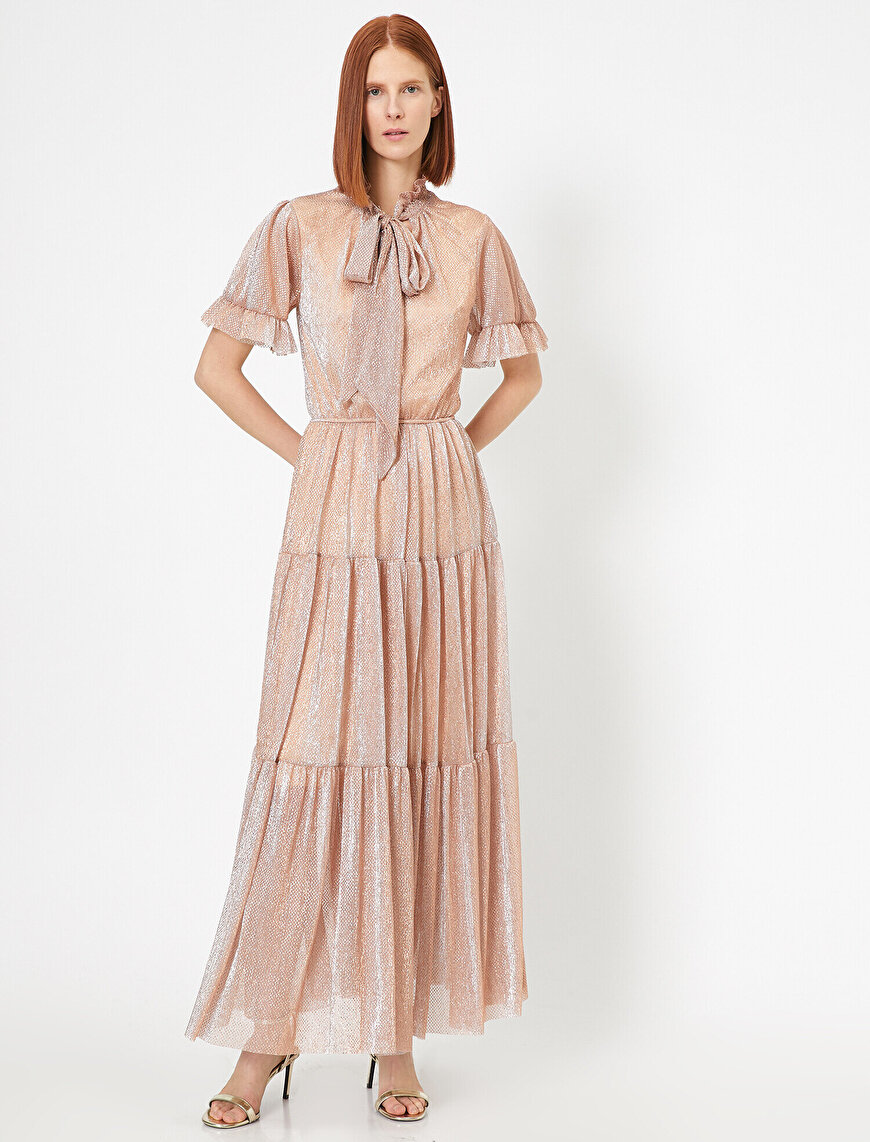 Metalik Desenli Tül Bel BüzgülüVolanlı Kısa Kollu Uzun Elbise