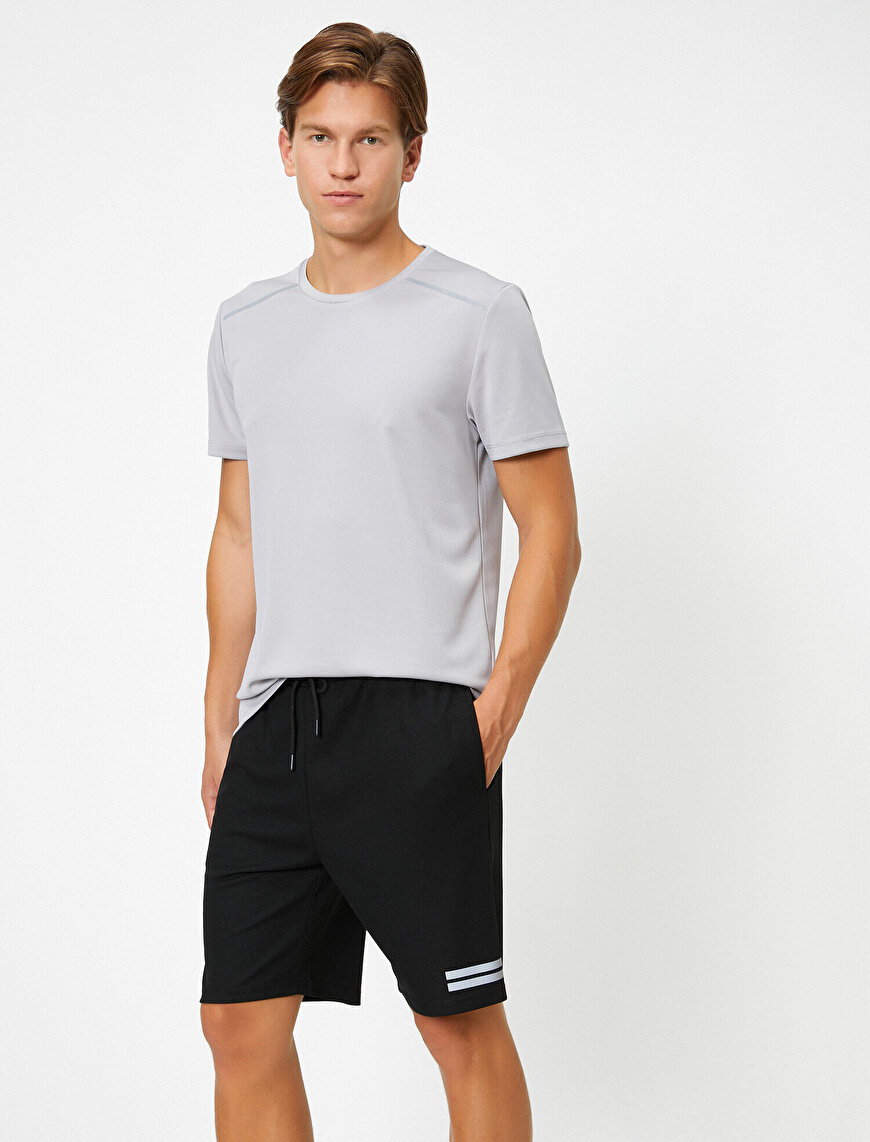 Cepli Minimal Çizgi Detaylı Şort